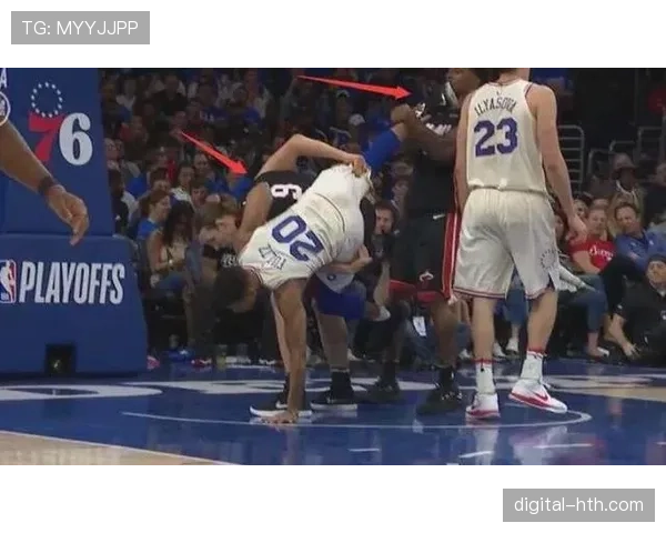 “暖心一幕:小球童为客队球员捡球,获得全场掌声” “暖心一幕:小球童为客队球员捡球,获得全场掌声”